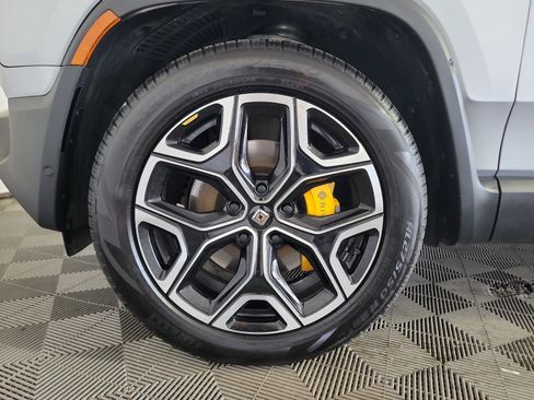 Used 2024 Rivian R1S Adventure AWD/4WD image 9