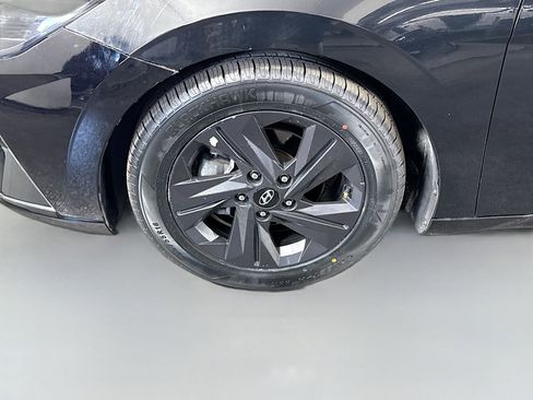 Used 2021 Hyundai Elantra SEL image 38