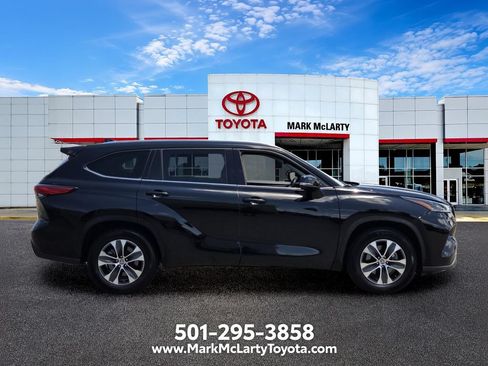 Used 2021 Toyota Highlander XLE FWD image 6