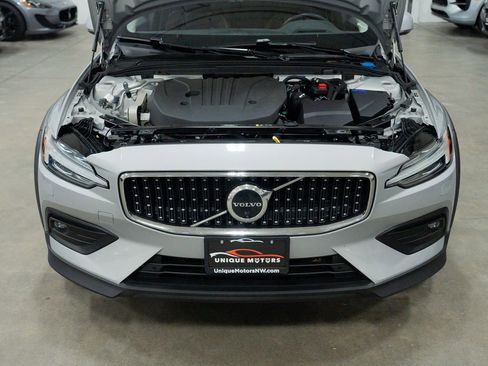 Used 2023 Volvo V60 B5 Cross Country Ultimate w/ Climate Package image 50