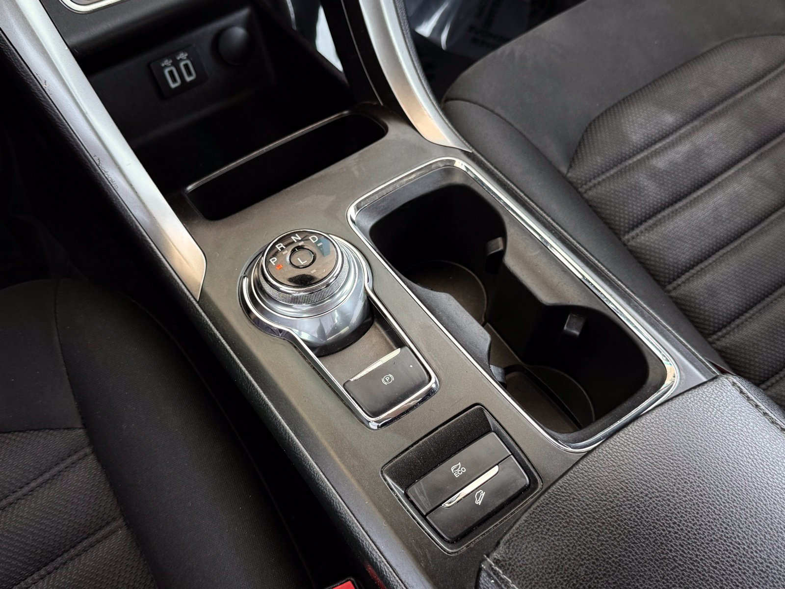 Used 2019 Ford Fusion SE FWD image 33