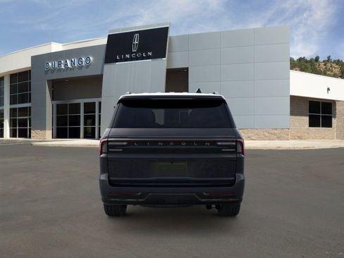 New 2026 Lincoln Navigator Reserve w/ Jet Appearance Package AWD/4WD image 5