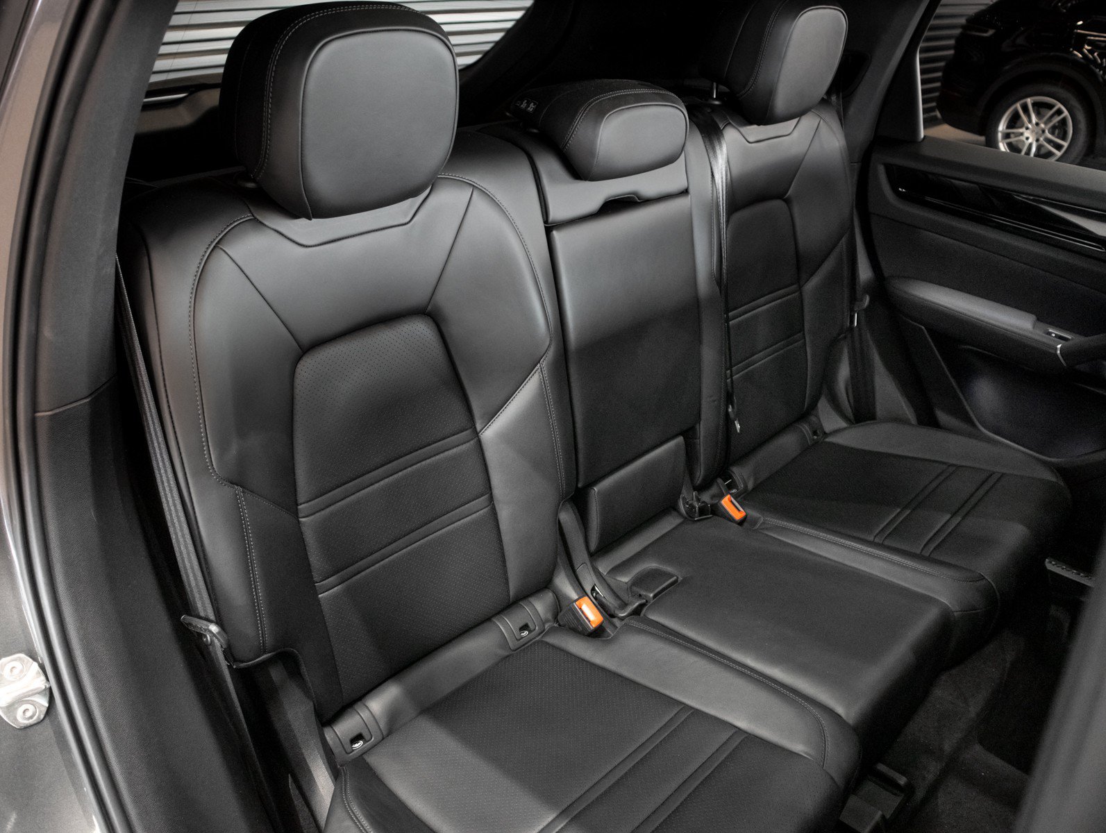 Used 2023 Porsche Cayenne AWD/4WD image 6