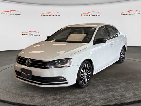 Used 2017 Volkswagen Jetta Sport FWD image 1