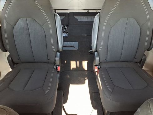 Used 2023 Chrysler Voyager LX image 23