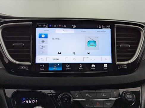 Used 2026 Chrysler Pacifica Select image 29