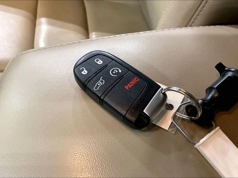 Used 2014 Jeep Grand Cherokee Limited image 11