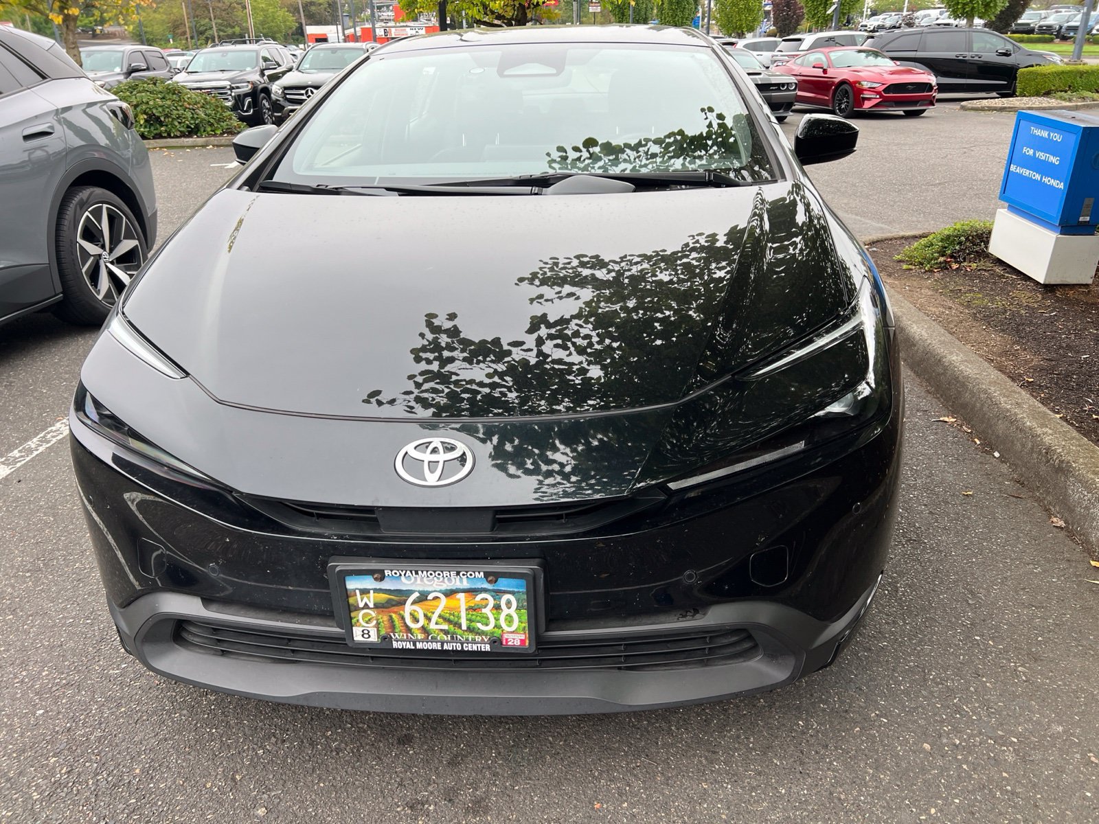 Used 2024 Toyota Prius LE AWD/4WD image 2