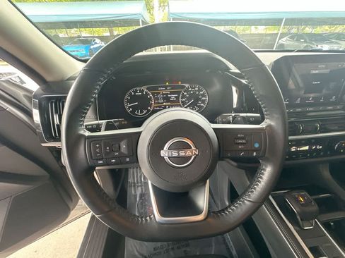 Used 2025 Nissan Pathfinder SV AWD/4WD image 15