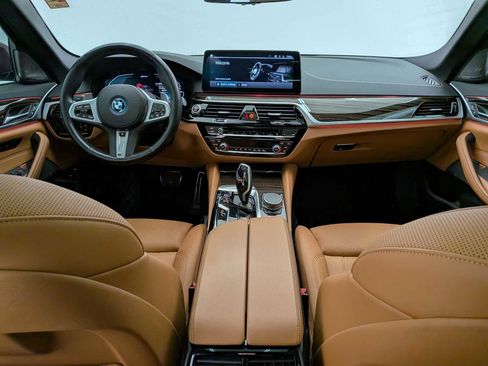 Used 2023 BMW 530e w/ M Sport Package image 15