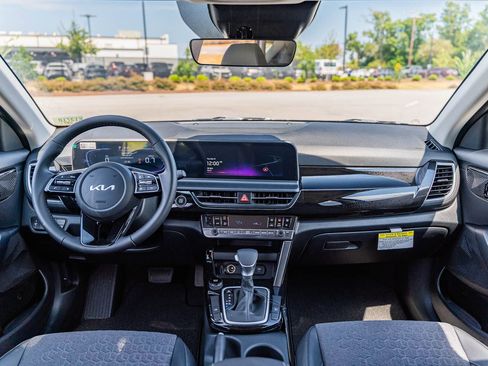 New 2026 Kia Seltos S FWD image 15