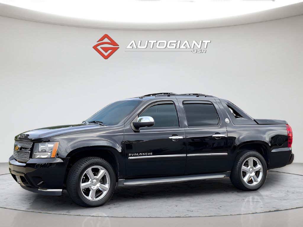 Used 2013 Chevrolet Avalanche LTZ AWD/4WD image 2