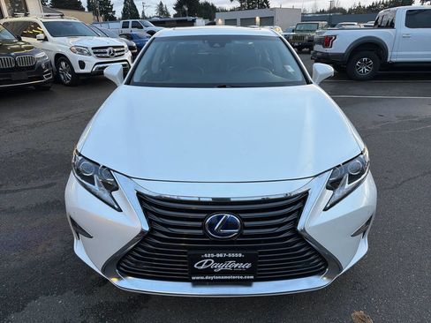 Used 2017 Lexus ES 300h w/ Luxury Package image 11