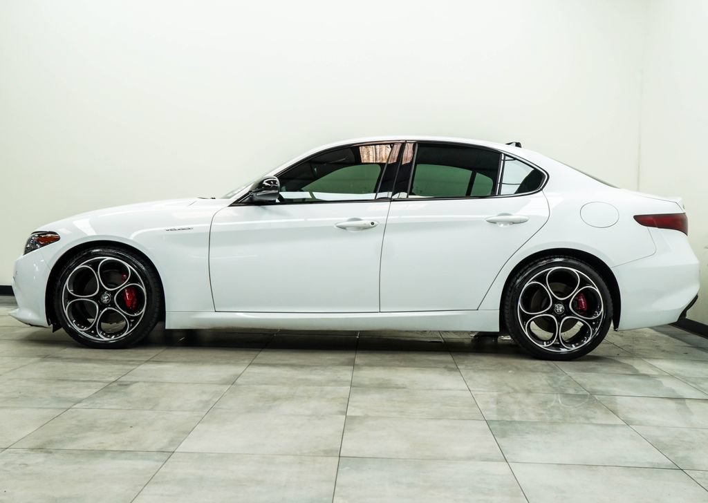 Used 2023 Alfa Romeo Giulia Veloce RWD image 10