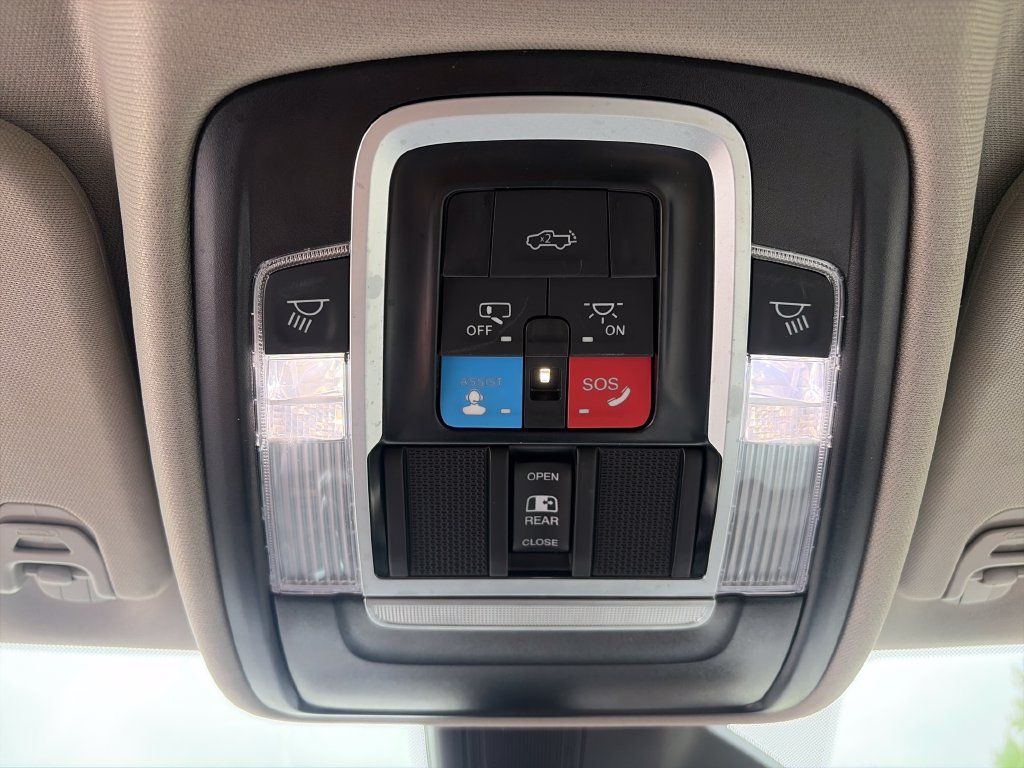 Used 2025 RAM 1500 Laramie AWD/4WD image 34