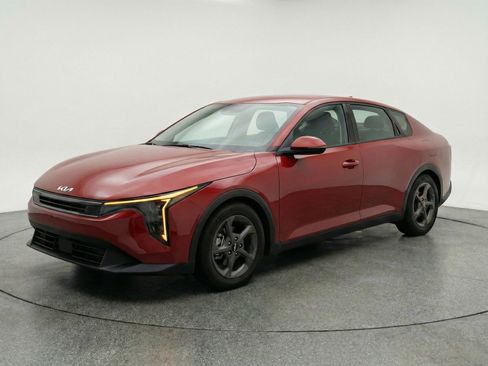 Used 2025 Kia K4 LXS image 3