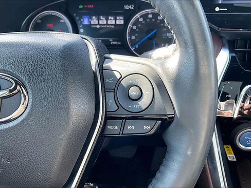 Used 2021 Toyota Venza Limited image 24