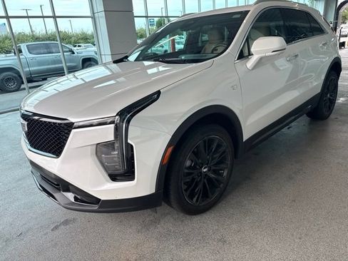 Used 2025 Cadillac XT4 Premium Luxury w/ LPO, ONYX Package FWD image 3