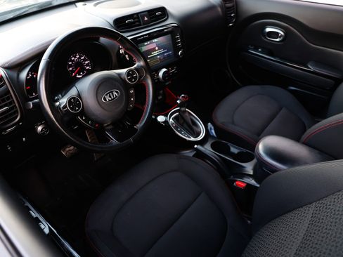 Used 2018 Kia Soul + image 6