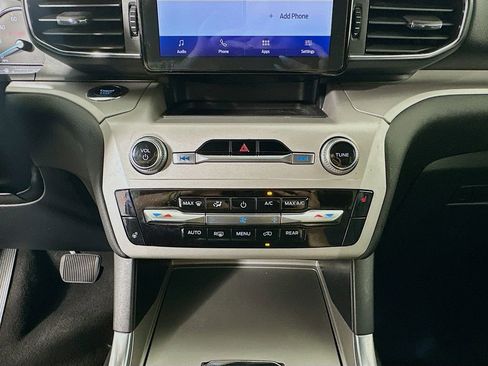Used 2023 Ford Explorer XLT w/ Equipment Group 202A AWD/4WD image 15
