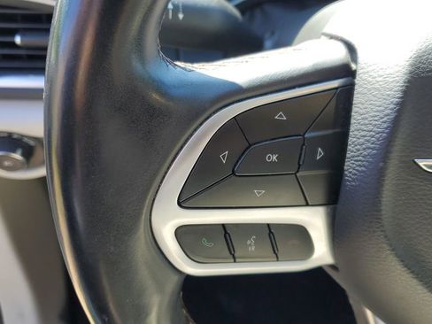 Used 2018 Chrysler Pacifica Touring-L Plus w/ Advanced Safetytec Group FWD image 11