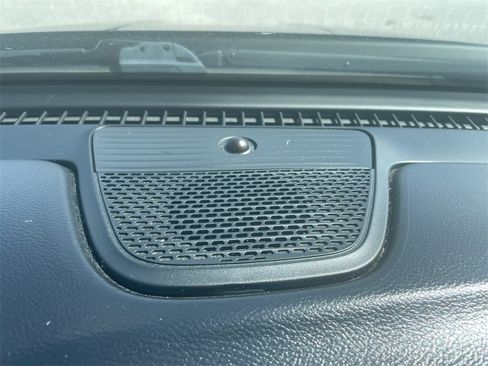 Used 2019 Chrysler Pacifica Touring-L Plus image 27