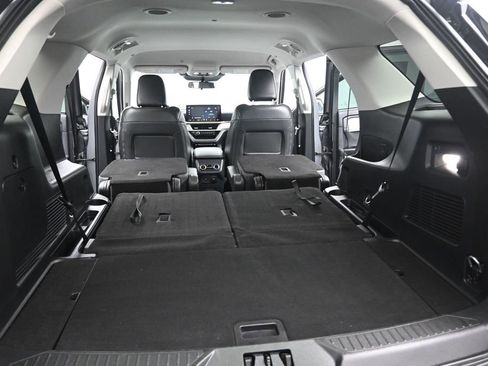 Used 2025 Ford Explorer Active w/ Active Comfort Package RWD image 25