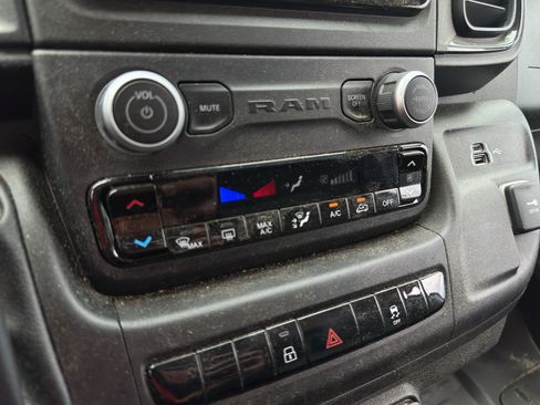 Used 2024 RAM ProMaster 2500 w/ Convenience Group FWD image 22