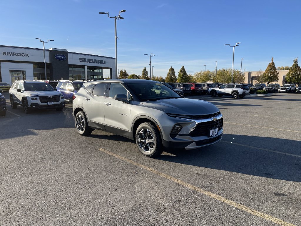 Used 2025 Chevrolet Blazer LT FWD image 2