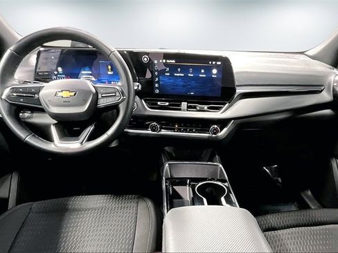 Used 2025 Chevrolet Equinox LT image 8