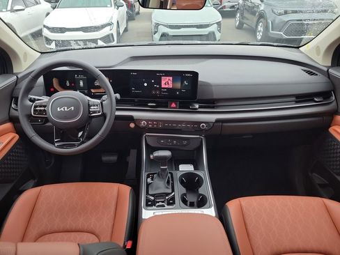 New 2026 Kia Carnival EX FWD image 18