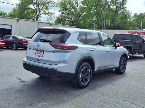 Used 2025 Nissan Rogue SV FWD image 19