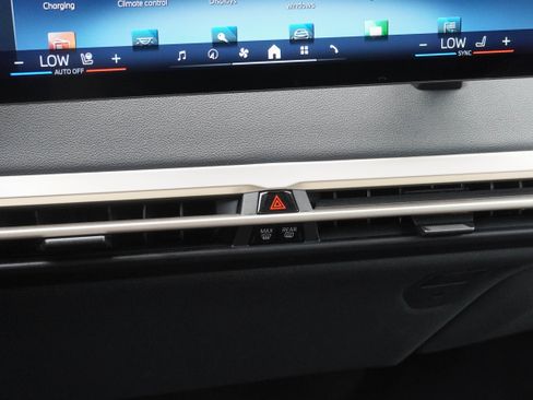 Certified 2024 BMW iX xDrive50 w/ Premium Package AWD/4WD image 28