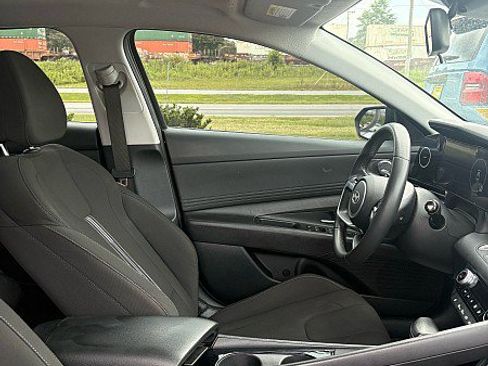 Used 2025 Hyundai Elantra SEL FWD image 10