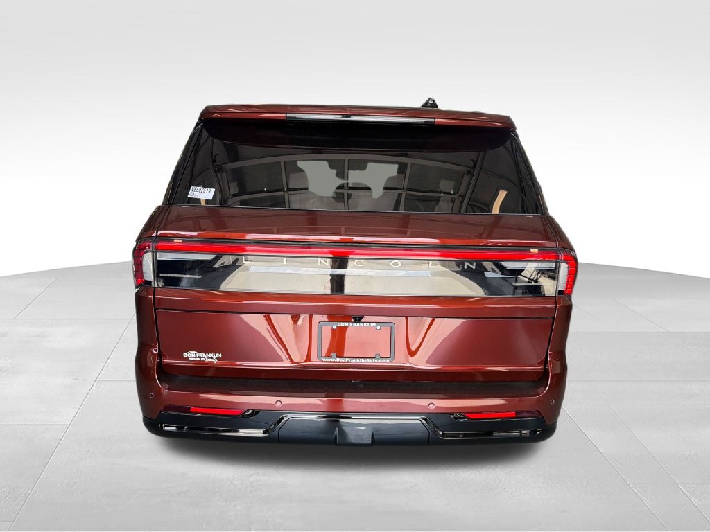 New 2027 Lincoln Navigator Reserve w/ Jet Appearance Package AWD/4WD image 4