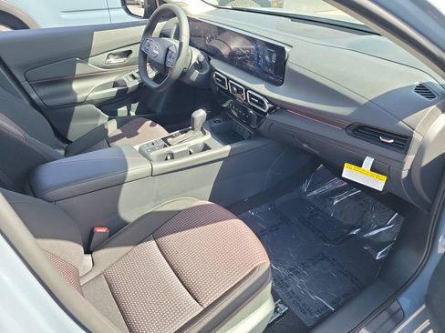 New 2026 Nissan Sentra SR w/ Floor Mat Package FWD image 13