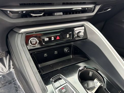 Used 2025 Audi Q5 Premium w/ Convenience Package AWD/4WD image 34