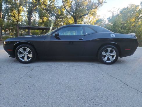 Used 2019 Dodge Challenger SXT image 4