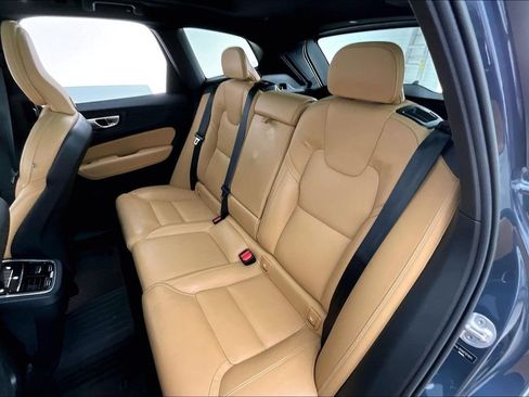 Used 2023 Volvo XC60 B5 Ultimate w/ Climate Package FWD image 34
