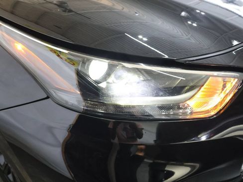 Used 2025 Toyota Highlander XLE FWD image 29
