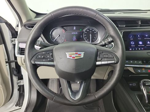 Used 2023 Cadillac XT4 Luxury w/ Cold Weather Package image 21