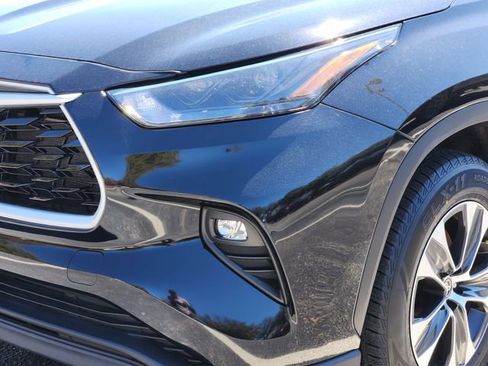 Certified 2025 Toyota Highlander XLE image 6