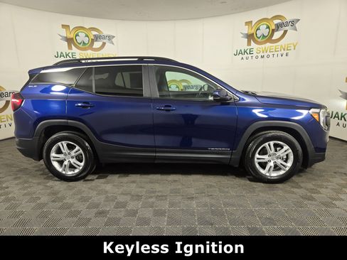 Used 2022 GMC Terrain SLE w/ Driver Convenience Package FWD image 9