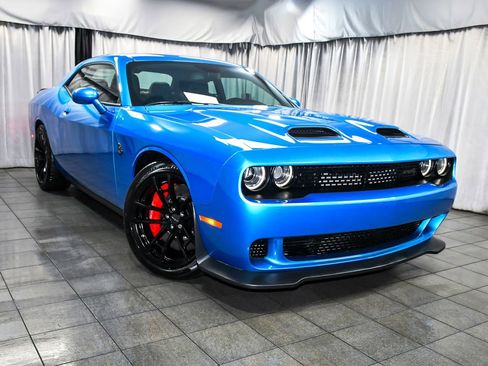 Used 2023 Dodge Challenger SRT Hellcat w/ Driver Convenience Group RWD image 3