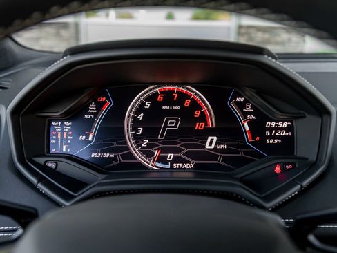 Used 2024 Lamborghini Huracan EVO image 18