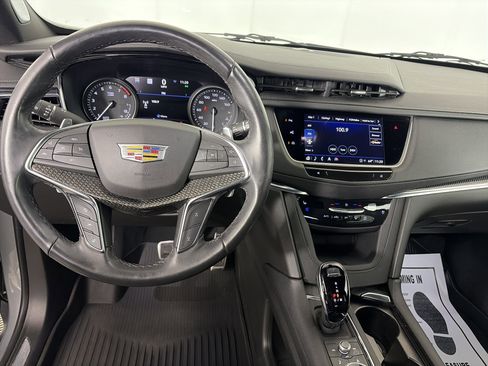 Used 2024 Cadillac XT5 Sportv w/ Technology Package AWD/4WD image 2