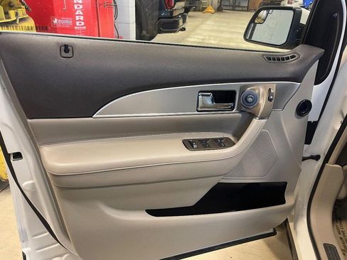 Used 2013 Lincoln MKX AWD image 17