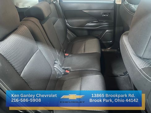 Used 2017 Mitsubishi Outlander ES image 21