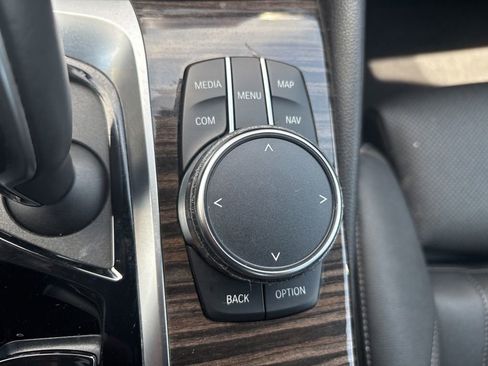 Used 2023 BMW 530i w/ Premium Package RWD image 27