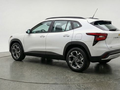 Used 2025 Chevrolet Trax LT FWD image 6